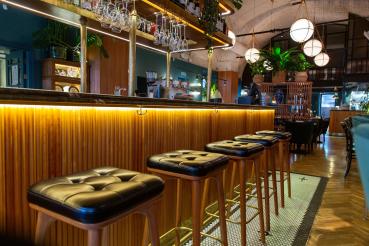 Küchenunterschrankleuchte in silber eloxiert erleichtert Arbeiten